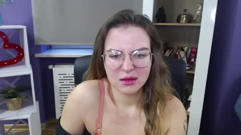 Z O E Y online show from December 11, 2024, 9:09 am