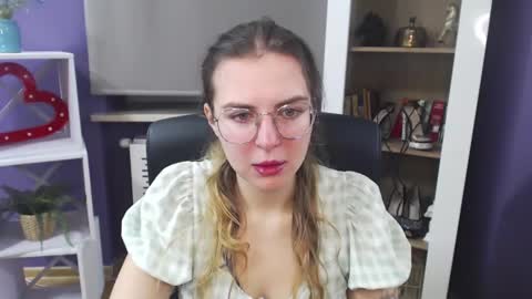 Z O E Y online show from December 16, 2024, 5:38 am