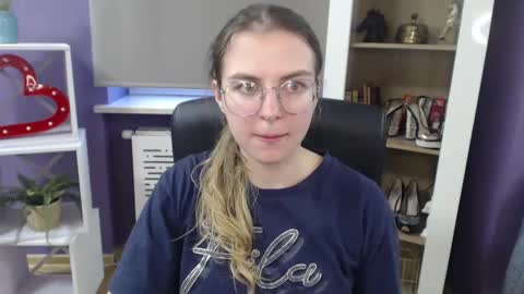 Z O E Y online show from December 20, 2024, 9:43 am