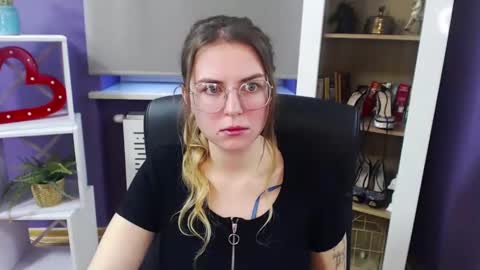 Z O E Y online show from December 23, 2024, 10:21 am