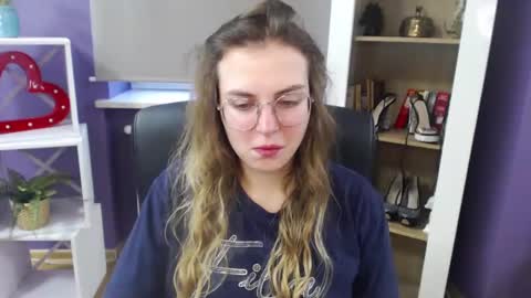 Z O E Y online show from December 31, 2024, 9:31 am