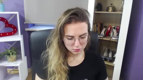 Z O E Y online show from January 11, 2025, 8:43 am