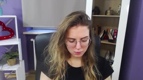 Z O E Y online show from January 16, 2025, 8:43 am