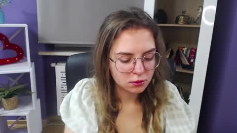 Z O E Y online show from January 22, 2025, 5:37 am