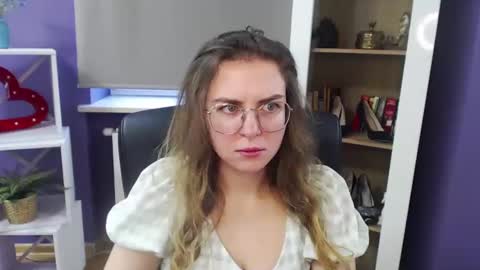 Z O E Y online show from January 22, 2025, 9:13 am