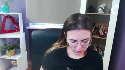 Z O E Y online show from February 20, 2025, 9:11 am