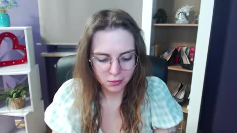 Z O E Y online show from February 25, 2025, 5:41 am