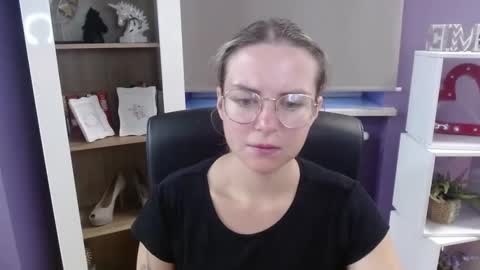 Z O E Y online show from September 23, 2025, 4:48 am