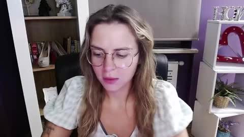 Z O E Y online show from October 10, 2025, 4:33 am