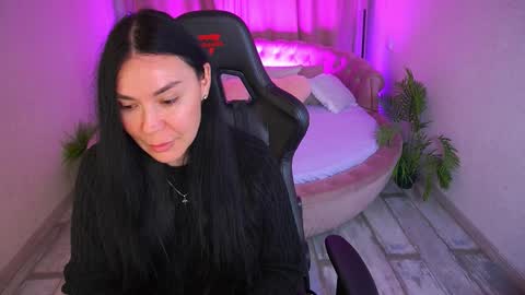 blacksilkqueen online show from November 20, 2025, 8:25 am