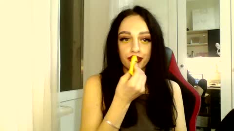 Ivy online show from March 5, 2025, 11:05 pm