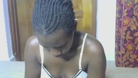 VIVIAN online show from October 8, 2025, 12:25 pm