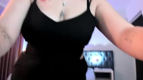 blair_red_ online show from April 20, 2026, 11:57 am