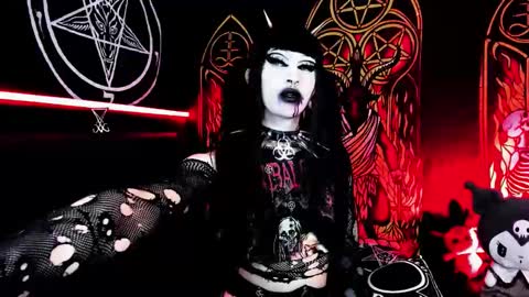   online show from October 12, 2025, 3:33 pm