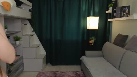 Mia online show from June 18, 2026, 4:11 pm