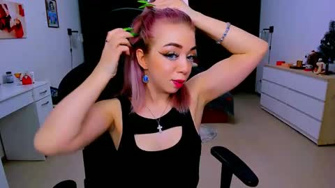 Nicole online show from January 14, 2025, 7:17 am