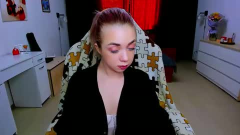 Nicole online show from February 5, 2025, 9:15 am