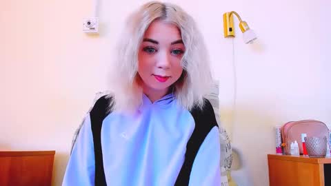 Nicole online show from February 22, 2025, 7:45 am