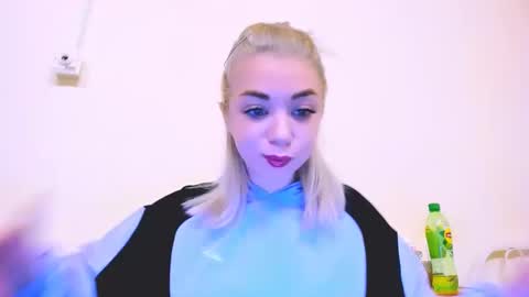 Nicole online show from February 24, 2025, 3:53 pm