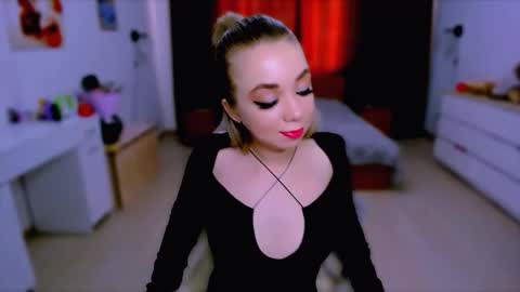 Nicole online show from September 17, 2025, 7:54 am