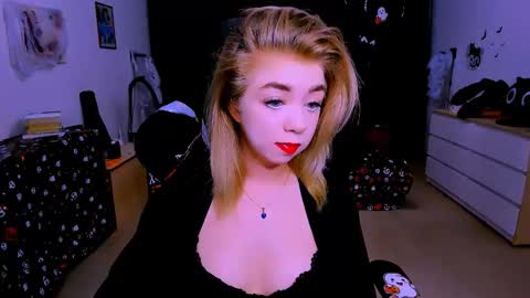 Nicole online show from November 8, 2025, 5:12 pm