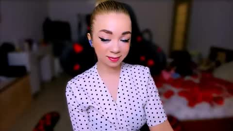 Nicole online show from March 6, 2026, 4:53 am