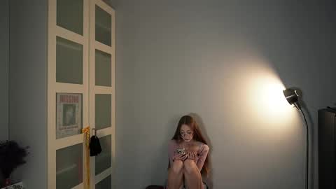  LiLy online show from September 17, 2025, 3:46 pm