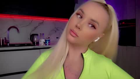 Lana online show from January 25, 2025, 4:35 pm