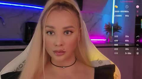 Lana online show from November 16, 2025, 6:19 am