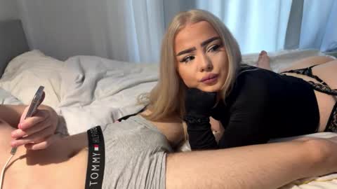 blonde8888 online show from June 7, 2026, 3:32 am