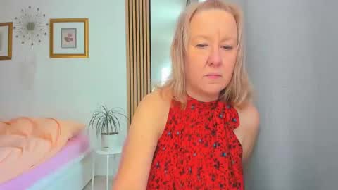 Nicole online show from February 9, 2025, 8:54 am