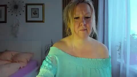 Nicole online show from February 12, 2026, 5:46 am