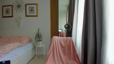 Nicole online show from April 17, 2026, 4:10 pm