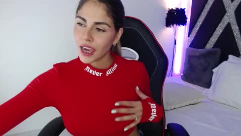 alejandra online show from March 5, 2025, 2:46 am