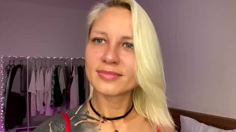 Snapshot of blonde_fuck_couple chatting on March 22, 2026, 12:14 am blonde_fuck_couple online show from March 22, 2026, 12:14 am