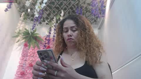 blonde_squirt_ online show from February 15, 2026, 4:25 pm