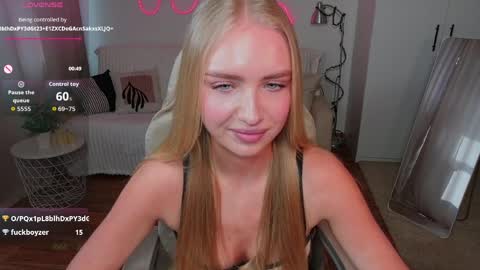 Snapshot of blonde_vibe chatting on April 3, 2026, 10:46 am Nessa online show from April 3, 2026, 10:46 am