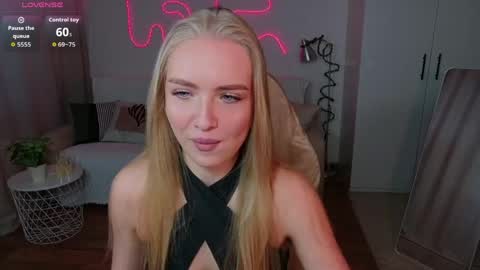 Snapshot of blonde_vibe chatting on April 26, 2026, 10:24 am Nessa online show from April 26, 2026, 10:24 am