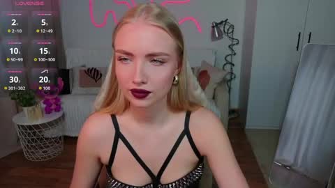 Snapshot of blonde_vibe chatting on April 30, 2026, 10:32 am Nessa online show from April 30, 2026, 10:32 am