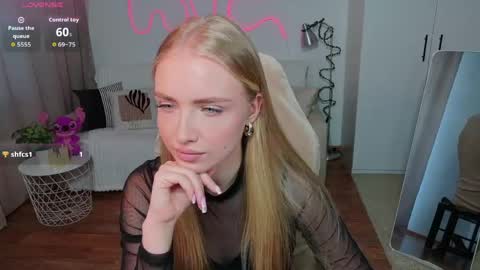 Snapshot of blonde_vibe chatting on May 6, 2026, 12:32 pm Nessa online show from May 6, 2026, 12:32 pm