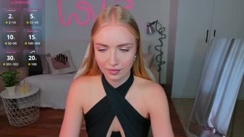 Snapshot of blonde_vibe chatting on May 21, 2026, 11:28 am Nessa online show from May 21, 2026, 11:28 am