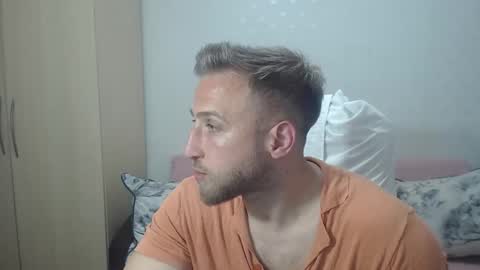 Snapshot of blondeagle chatting on May 17, 2026, 9:22 pm Mr Blond online show from May 17, 2026, 9:22 pm