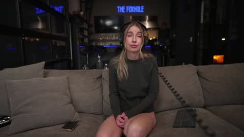 blondefoxsilverfox online show from February 20, 2026, 3:34 pm