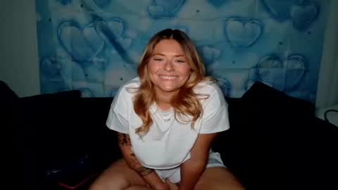 Snapshot of blonderebelxoxo chatting on April 6, 2026, 6:36 am Tee online show from April 6, 2026, 6:36 am