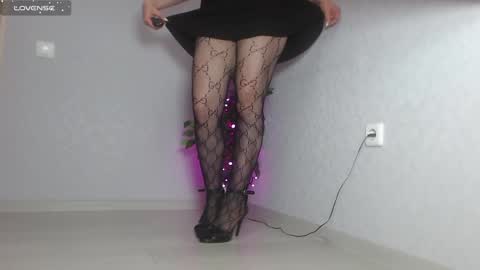 Im Di. I smell naked even when Im dressed. online show from December 5, 2024, 12:11 pm