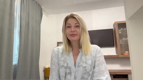 blondie_xoxoxo online show from October 1, 2025, 9:15 am