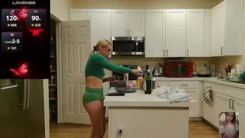 Snapshot of blondiebubblebooty chatting on June 12, 2026, 10:47 am Bubbles online show from June 12, 2026, 10:47 am