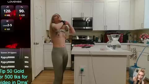 Snapshot of blondiebubblebooty chatting on June 20, 2026, 8:11 pm Bubbles online show from June 20, 2026, 8:11 pm