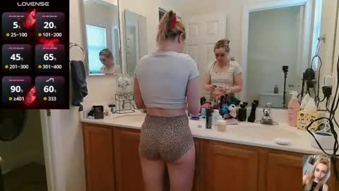 Snapshot of blondiebubblebooty chatting on July 6, 2026, 3:47 pm Bubbles online show from July 6, 2026, 3:47 pm
