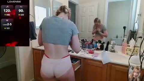 Snapshot of blondiebubblebooty chatting on July 17, 2026, 6:24 pm Bubbles online show from July 17, 2026, 6:24 pm
